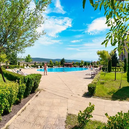 アパート Orchid Garden